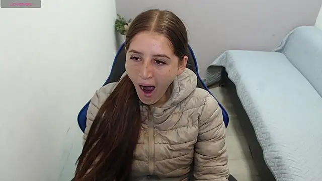 Snapshot of valerie_diaz1 chatting on 11-19-25, 01:22 valerie diaz1 online show from 11-19-25, 01:22