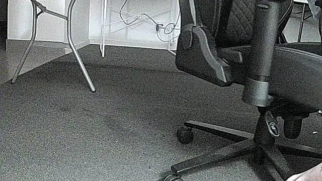 Snapshot of Nice8inchaussie chatting on 11-30-25, 06:12 Nice8inchaussie online show from 11-30-25, 06:12