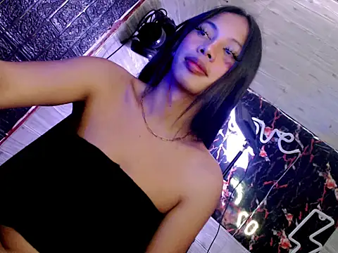 Snapshot of whiteladyboy chatting on 10-20-25, 04:24 whiteladyboy online show from 10-20-25, 04:24