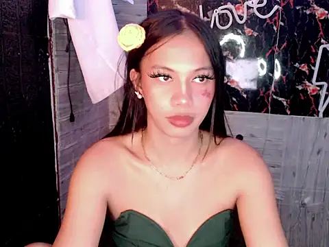 Snapshot of whiteladyboy chatting on 10-23-25, 02:33 whiteladyboy online show from 10-23-25, 02:33