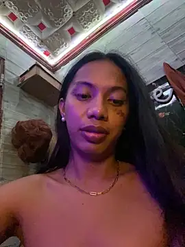 Snapshot of whiteladyboy chatting on 11-17-25, 10:43 whiteladyboy online show from 11-17-25, 10:43