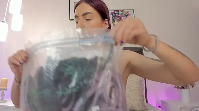 Snapshot of helen_mooree chatting on 09-26-25, 12:53 helen mooree online show from 09-26-25, 12:53