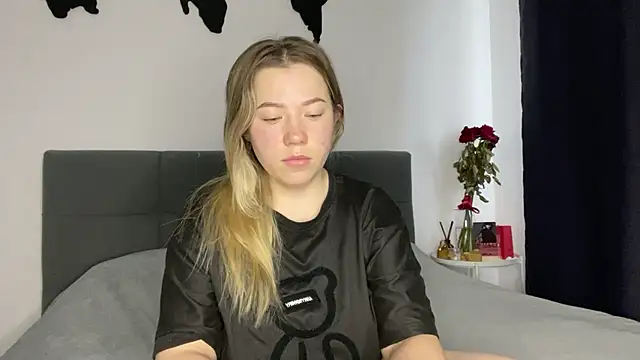 Snapshot of Embersweetbunny chatting on 02-01-25, 08:08 Embersweetbunny online show from 02-01-25, 08:08