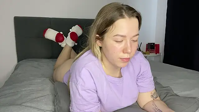 Snapshot of Embersweetbunny chatting on 02-01-25, 02:45 Embersweetbunny online show from 02-01-25, 02:45