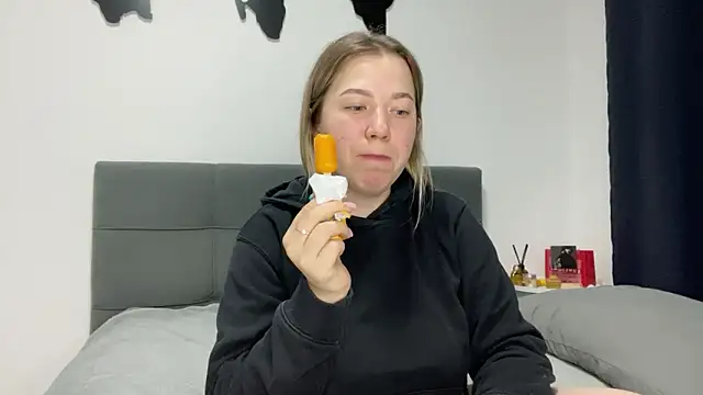 Snapshot of Embersweetbunny chatting on 02-03-25, 03:17 Embersweetbunny online show from 02-03-25, 03:17