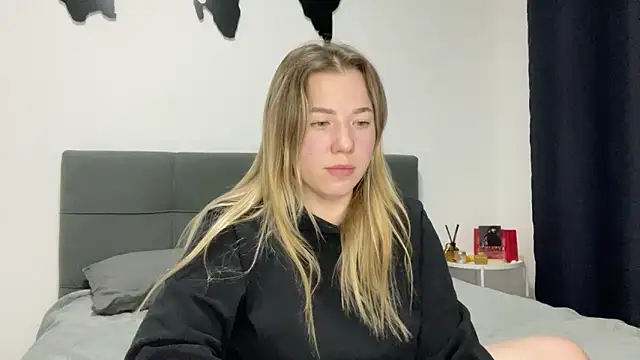 Snapshot of Embersweetbunny chatting on 02-03-25, 09:07 Embersweetbunny online show from 02-03-25, 09:07