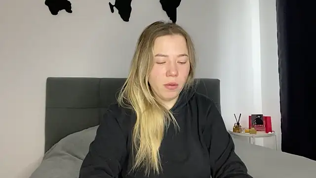 Snapshot of Embersweetbunny chatting on 02-04-25, 07:51 Embersweetbunny online show from 02-04-25, 07:51