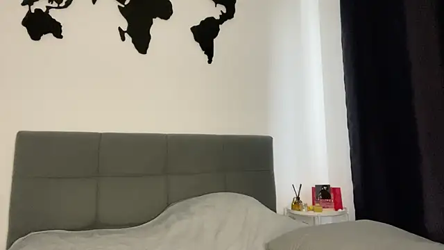 Snapshot of Embersweetbunny chatting on 02-04-25, 01:59 Embersweetbunny online show from 02-04-25, 01:59