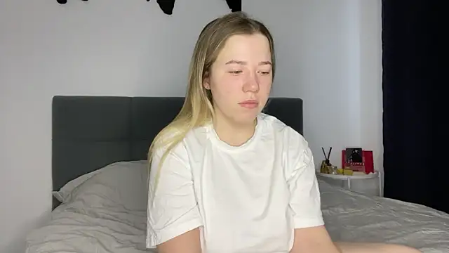 Snapshot of Embersweetbunny chatting on 02-06-25, 07:13 Embersweetbunny online show from 02-06-25, 07:13