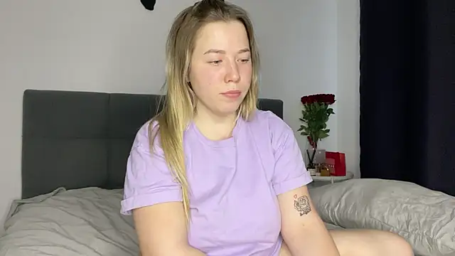 Snapshot of Embersweetbunny chatting on 02-07-25, 02:47 Embersweetbunny online show from 02-07-25, 02:47