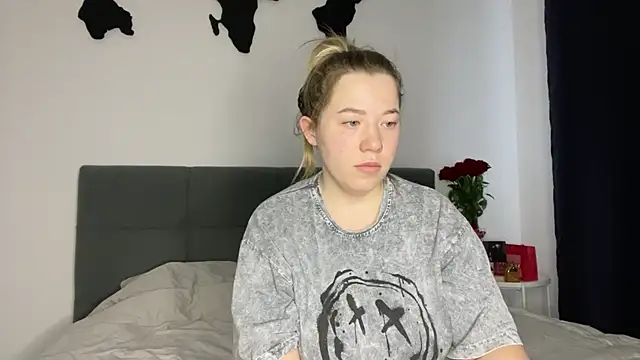 Snapshot of Embersweetbunny chatting on 02-11-25, 07:12 Embersweetbunny online show from 02-11-25, 07:12