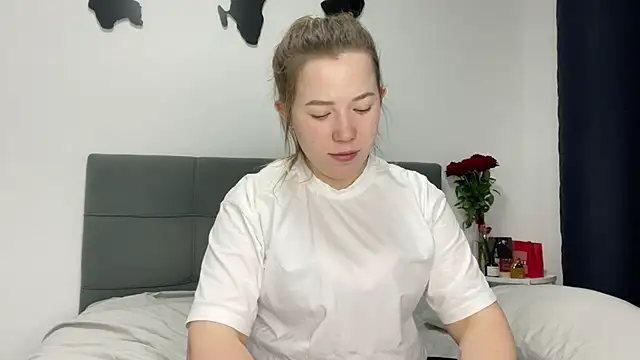 Snapshot of Embersweetbunny chatting on 02-11-25, 07:05 Embersweetbunny online show from 02-11-25, 07:05