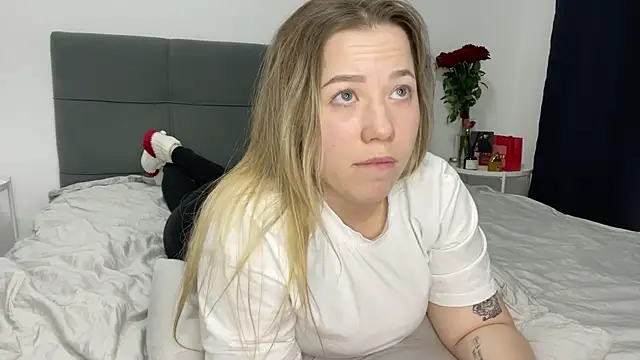 Snapshot of Embersweetbunny chatting on 02-11-25, 10:07 Embersweetbunny online show from 02-11-25, 10:07