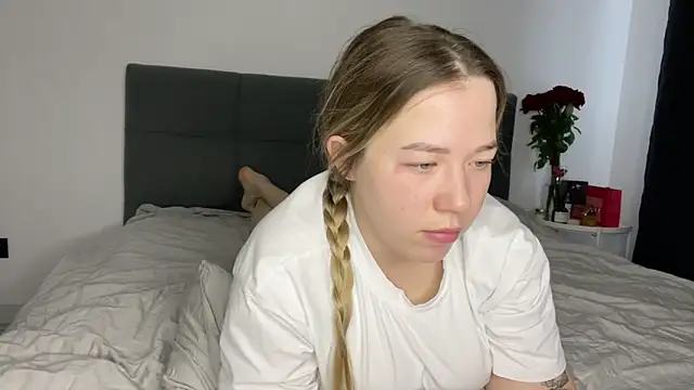 Snapshot of Embersweetbunny chatting on 02-12-25, 07:44 Embersweetbunny online show from 02-12-25, 07:44