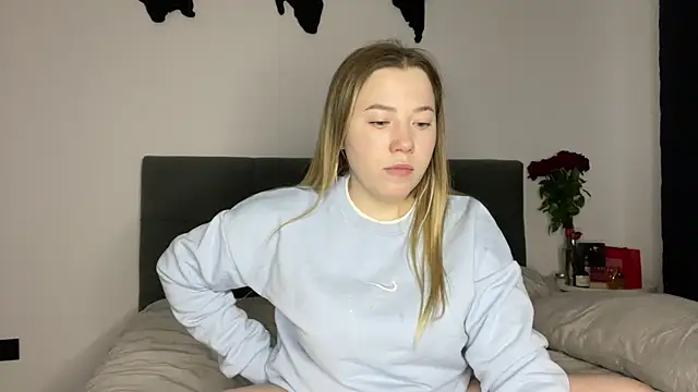 Snapshot of Embersweetbunny chatting on 02-12-25, 03:49 Embersweetbunny online show from 02-12-25, 03:49