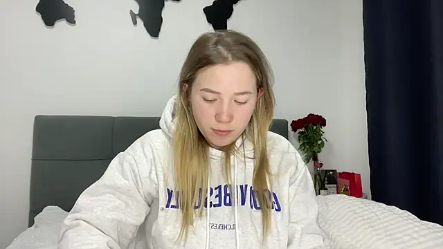 Snapshot of Embersweetbunny chatting on 02-12-25, 09:54 Embersweetbunny online show from 02-12-25, 09:54