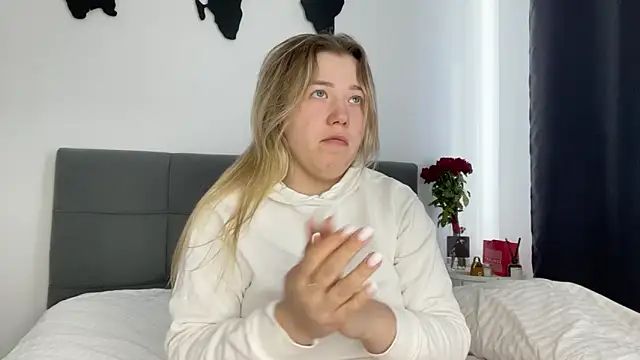 Snapshot of Embersweetbunny chatting on 02-16-25, 11:49 Embersweetbunny online show from 02-16-25, 11:49