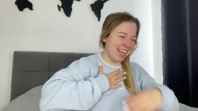 Snapshot of Embersweetbunny chatting on 02-20-25, 08:17 Embersweetbunny online show from 02-20-25, 08:17