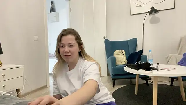 Snapshot of Embersweetbunny chatting on 03-02-25, 01:16 Embersweetbunny online show from 03-02-25, 01:16