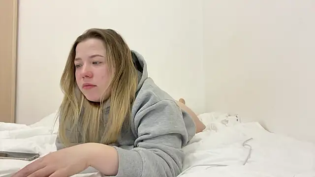 Snapshot of Embersweetbunny chatting on 03-10-25, 03:52 Embersweetbunny online show from 03-10-25, 03:52