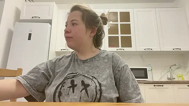 Snapshot of Embersweetbunny chatting on 03-22-25, 12:28 Embersweetbunny online show from 03-22-25, 12:28