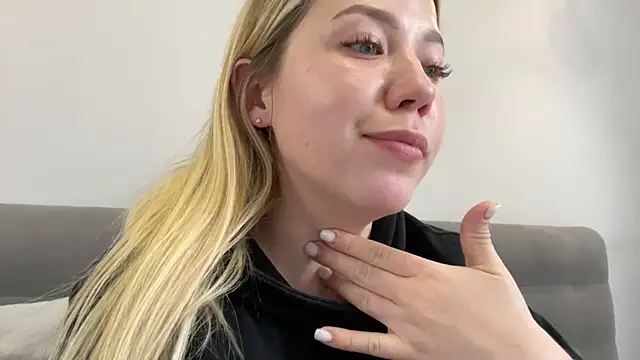 Snapshot of Embersweetbunny chatting on 11-04-25, 11:53 Embersweetbunny online show from 11-04-25, 11:53