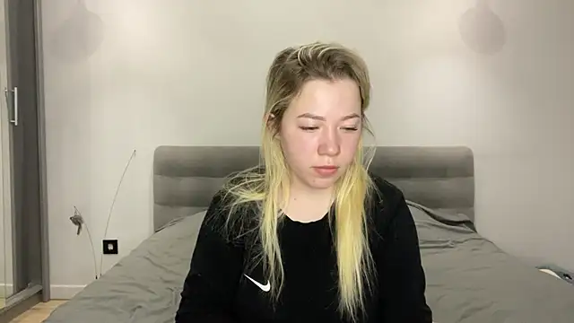 Snapshot of Embersweetbunny chatting on 12-05-25, 06:22 Embersweetbunny online show from 12-05-25, 06:22