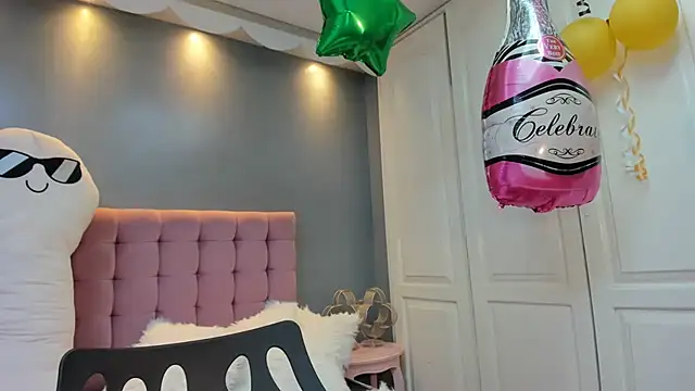 IssadoraJames online show from 10-01-25, 09:43