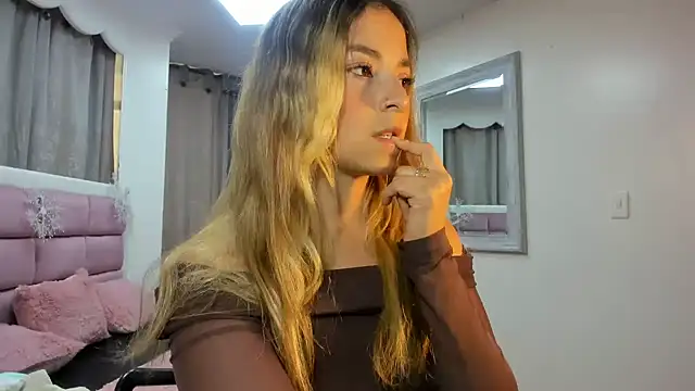 IssadoraJames online show from 11-28-25, 08:11