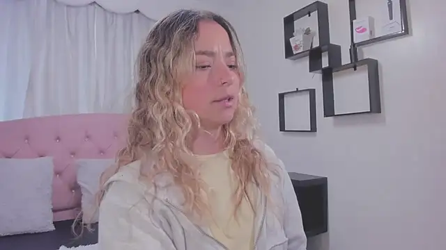 IssadoraJames online show from 12-22-25, 07:55