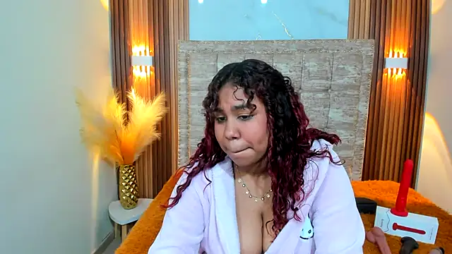 Snapshot of Lizzie_Williams_ chatting on 02-05-25, 07:18 Lizzie Williams online show from 02-05-25, 07:18