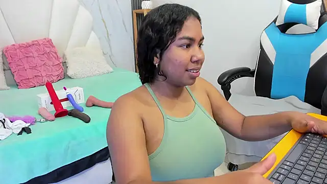 Snapshot of Lizzie_Williams_ chatting on 11-06-25, 03:07 Lizzie Williams online show from 11-06-25, 03:07