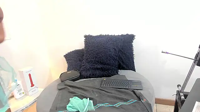 Snapshot of Lizzie_Williams_ chatting on 11-26-25, 03:18 Lizzie Williams online show from 11-26-25, 03:18