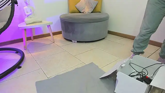 Lizzie Williams  online show from 12-22-25, 03:14