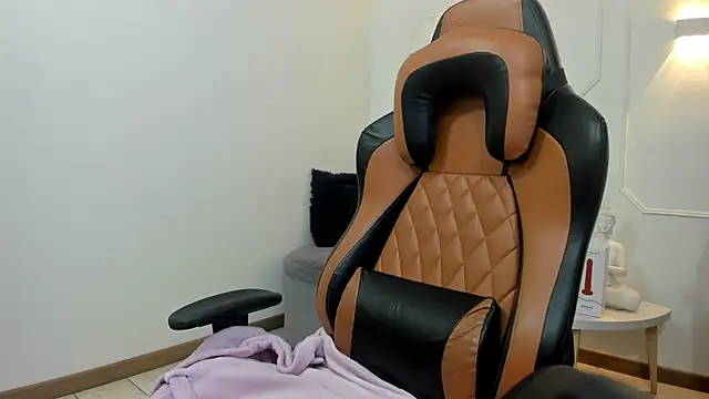 Lizzie Williams  online show from 01-17-26, 03:11