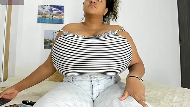 Snapshot of bigmom69_ chatting on 11-03-25, 12:24 bigmom69 online show from 11-03-25, 12:24