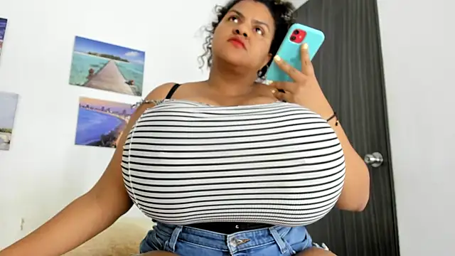 Snapshot of bigmom69_ chatting on 11-14-25, 02:38 bigmom69 online show from 11-14-25, 02:38