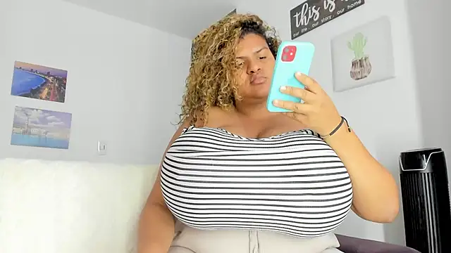 Snapshot of bigmom69_ chatting on 03-11-26, 05:08 bigmom69 online show from 03-11-26, 05:08