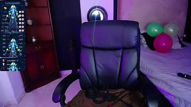 lia huan online show from 12-26-24, 05:08