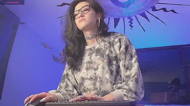 Snapshot of moonfiredancer chatting on 01-11-25, 12:44 moonfiredancer online show from 01-11-25, 12:44