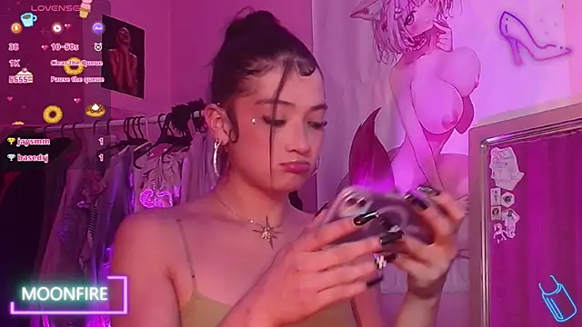 Snapshot of moonfiredancer chatting on 10-21-25, 10:27 moonfiredancer online show from 10-21-25, 10:27