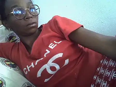 Snapshot of ElianeHot chatting on 01-22-25, 11:23 ElianeHot online show from 01-22-25, 11:23