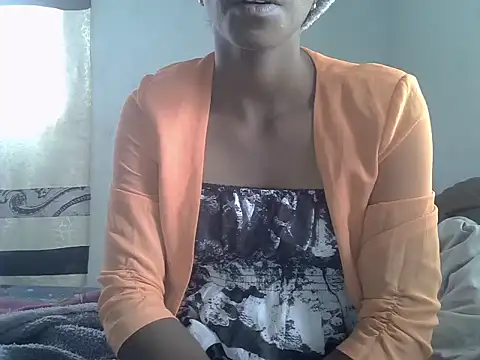 Snapshot of ElianeHot chatting on 10-06-25, 08:12 ElianeHot online show from 10-06-25, 08:12