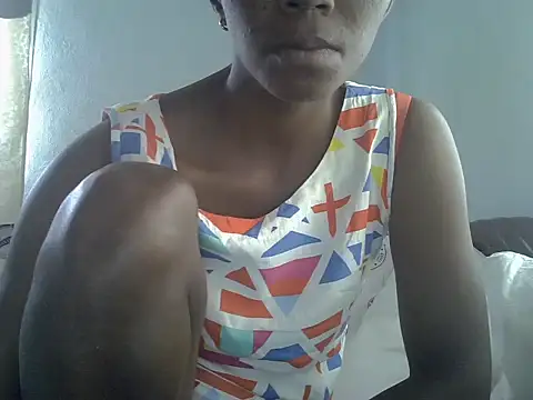 Snapshot of ElianeHot chatting on 10-17-25, 10:07 ElianeHot online show from 10-17-25, 10:07