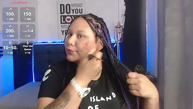 Snapshot of Alisteresa_ chatting on 12-26-24, 03:53 Alisteresa  online show from 12-26-24, 03:53