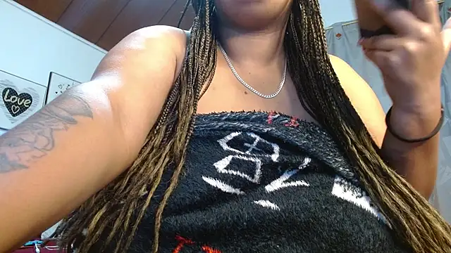 Snapshot of Alisteresa_ chatting on 09-15-25, 01:49 Alisteresa  online show from 09-15-25, 01:49