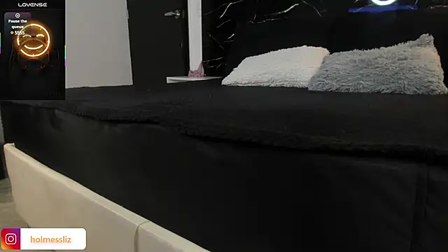 LIZ HOLMES online show from 01-21-25, 10:08