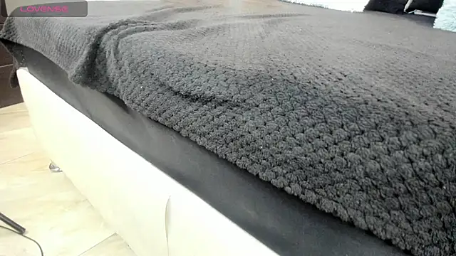 LIZ HOLMES online show from 01-22-25, 10:07