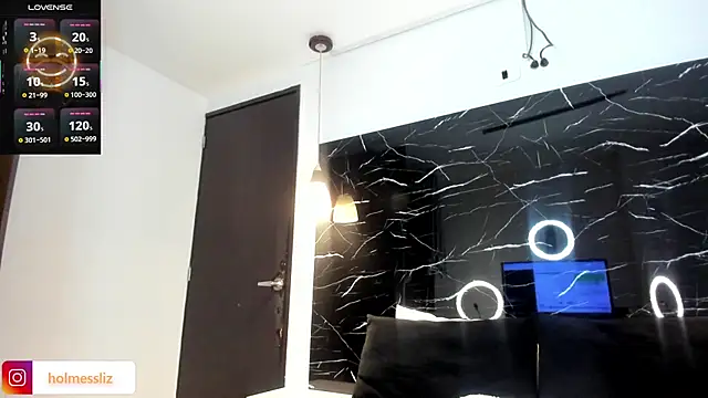 LIZ HOLMES online show from 02-05-25, 12:06