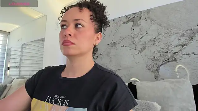 Snapshot of LIZ_HOLMES chatting on 11-11-25, 11:54 LIZ HOLMES online show from 11-11-25, 11:54